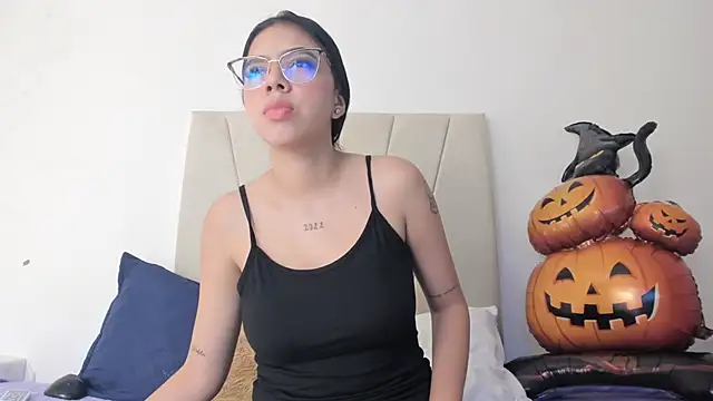 Ainoa Pink online show from 10-11-25, 07:56