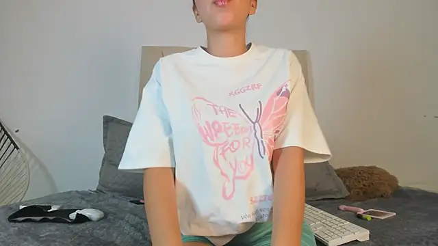 Ainoa Pink online show from 11-04-25, 07:46