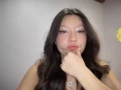 Snapshot of Rachel_James__ chatting on 10-31-25, 04:02 Rachel James   online show from 10-31-25, 04:02