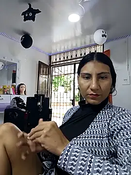 Lucyfoox online show from 10-08-25, 01:42