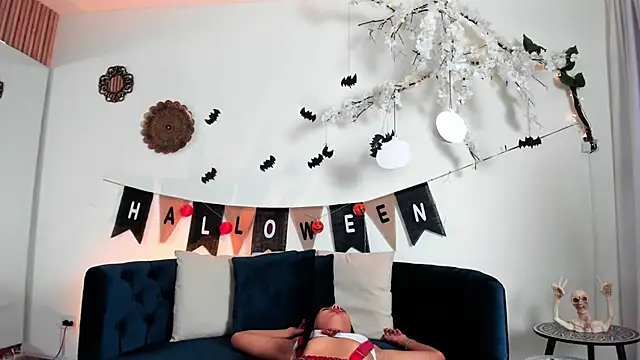 cloe taylor   online show from 10-15-25, 03:06