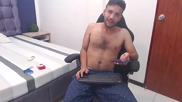 Juan FelipeX01 online show from 11-25-25, 05:13