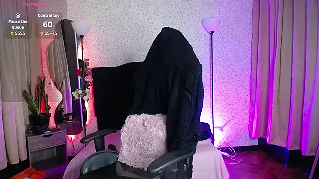 Snapshot of antia_z chatting on 10-23-25, 05:44 antia z online show from 10-23-25, 05:44