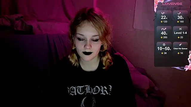Snapshot of CleoVixes chatting on 10-19-25, 04:24 CleoVixes online show from 10-19-25, 04:24