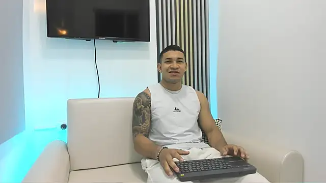 Snapshot of venedic_bull chatting on 10-02-25, 12:23 venedic bull online show from 10-02-25, 12:23