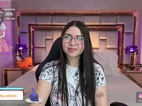 Snapshot of LilyColinns chatting on 10-05-25, 12:14 LilyColinns online show from 10-05-25, 12:14