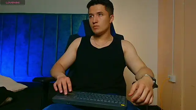 EthanConnor  online show from 10-03-25, 11:51