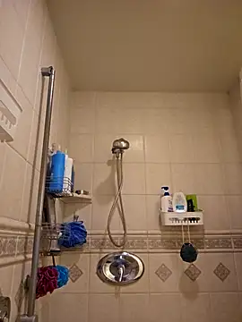 Roddog18 online show from 10-22-25, 05:08