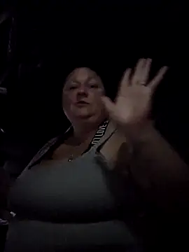 Snapshot of FroggyMama420 chatting on 10-05-25, 02:32 FroggyMama420 online show from 10-05-25, 02:32
