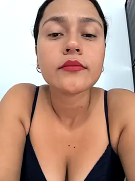 Snapshot of Nadia_hasbun chatting on 10-19-25, 08:09 Nadia hasbun online show from 10-19-25, 08:09