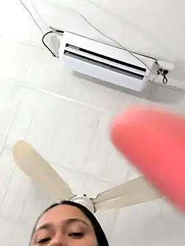 Snapshot of Nadia_hasbun chatting on 10-24-25, 10:39 Nadia hasbun online show from 10-24-25, 10:39