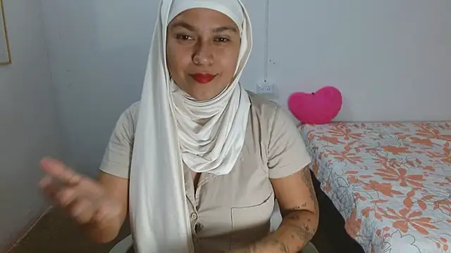 Snapshot of Nadia_hasbun chatting on 11-12-25, 12:16 Nadia hasbun online show from 11-12-25, 12:16