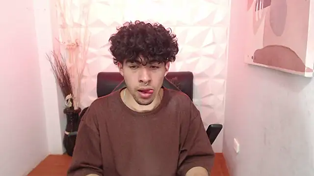 Liil boy online show from 10-25-25, 03:47