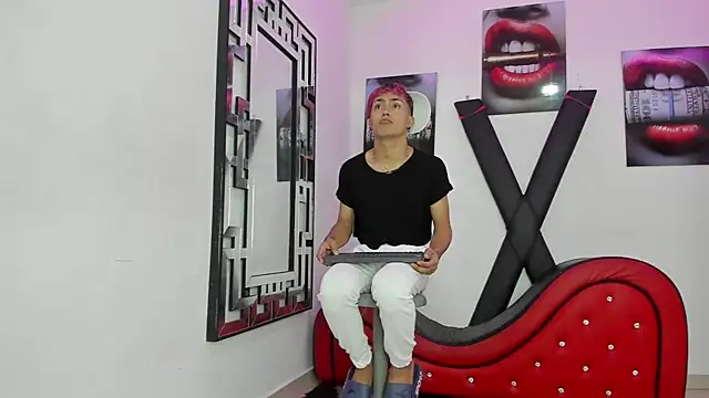 VERY HOT GUYS online show from 11-06-25, 01:28