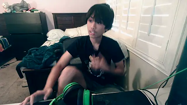 youngasianboy2007 online show from 10-13-25, 12:43