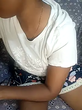 Snapshot of tamil_thaara03 chatting on 10-08-25, 03:31 tamil thaara03 online show from 10-08-25, 03:31