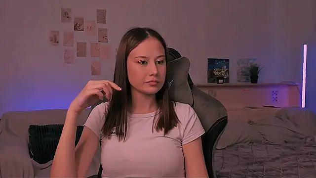 adelle046 online show from 10-06-25, 11:51