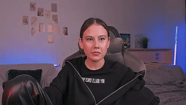 adelle046 online show from 10-13-25, 02:06