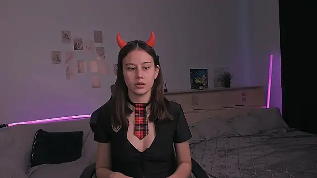 adelle046 online show from 10-31-25, 10:49