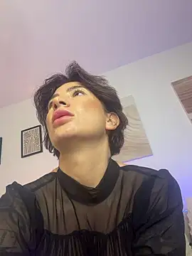 Snapshot of VioFemme chatting on 11-11-25, 02:39 VioFemme online show from 11-11-25, 02:39