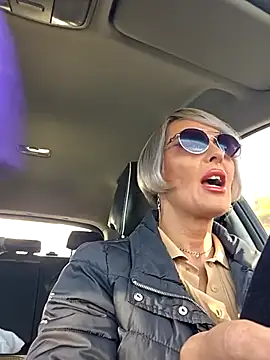 KirraWhite online show from 10-12-25, 05:50