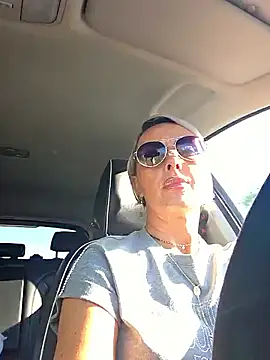 KirraWhite online show from 10-20-25, 12:27