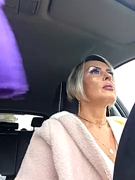 KirraWhite online show from 11-15-25, 06:33