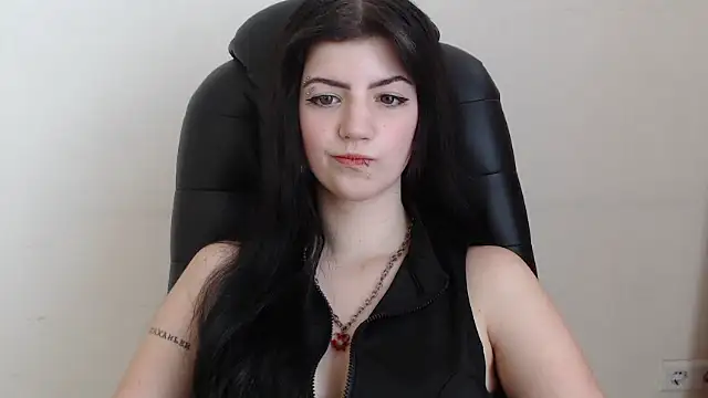Snapshot of Miamoora chatting on 10-03-25, 07:38 Miamoora online show from 10-03-25, 07:38