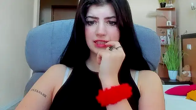 Snapshot of Miamoora chatting on 10-10-25, 11:31 Miamoora online show from 10-10-25, 11:31
