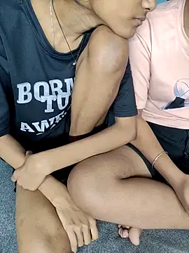 Snapshot of Unique_girls90 chatting on 03-16-26, 06:56 Unique girls90 online show from 03-16-26, 06:56