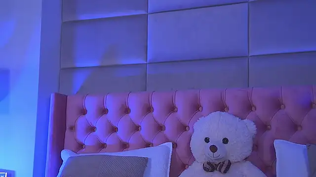 AmyraMoon online show from 10-11-25, 04:12