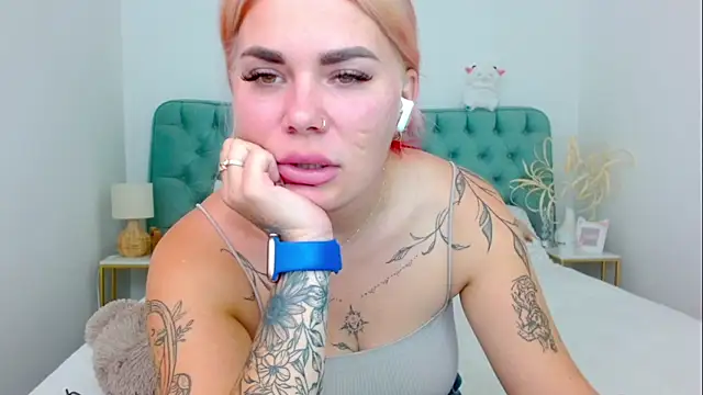 Naughty kittyy1 online show from 10-05-25, 07:45
