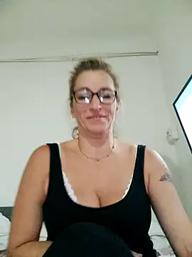 Fifi83Bell online show from 10-06-25, 04:48