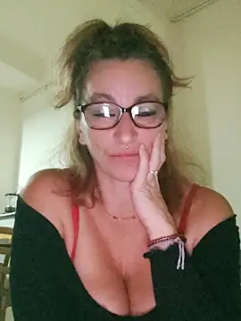 Fifi83Bell online show from 11-25-25, 07:25