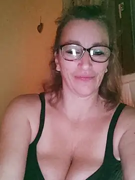 Fifi83Bell online show from 12-19-25, 10:39