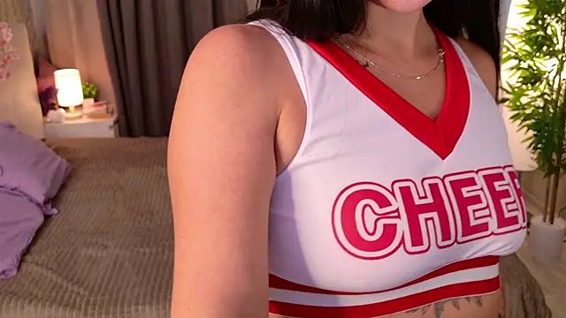 Milf Queenn online show from 10-03-25, 02:14