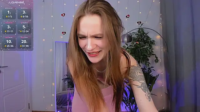 Snapshot of PollyMayer chatting on 02-11-26, 08:36 PollyMayer online show from 02-11-26, 08:36