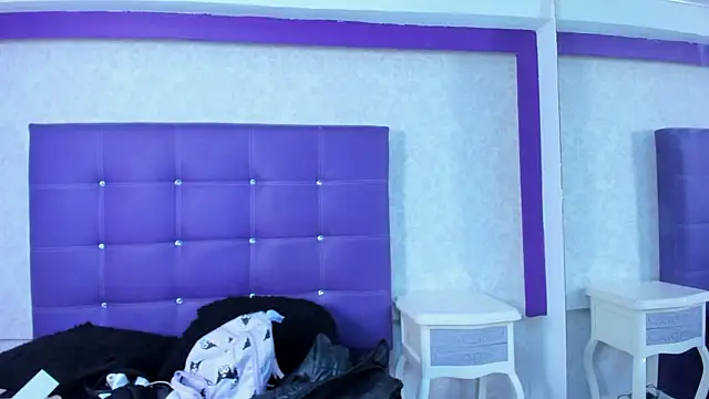 LeaMoreau22 online show from 10-11-25, 12:04