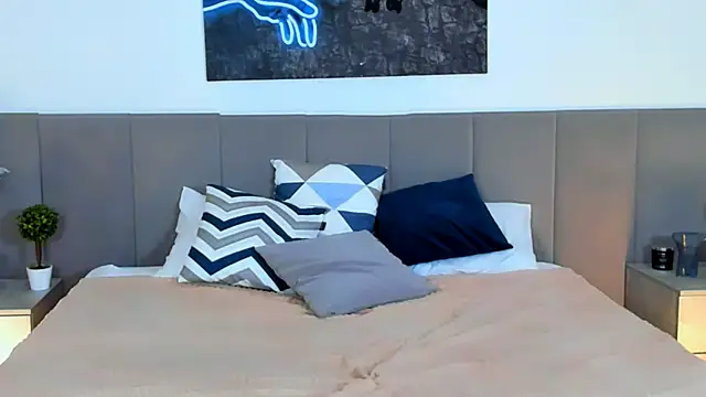 SugarWhisper online show from 11-30-25, 04:16