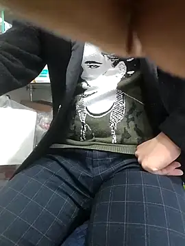 Snapshot of chougegg0214 chatting on 11-06-25, 05:52 chougegg0214 online show from 11-06-25, 05:52