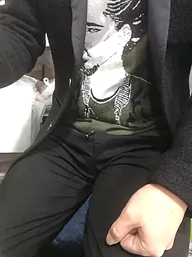 Snapshot of chougegg0214 chatting on 11-19-25, 01:27 chougegg0214 online show from 11-19-25, 01:27