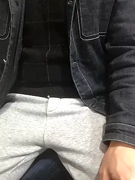 Snapshot of chougegg0214 chatting on 12-20-25, 01:34 chougegg0214 online show from 12-20-25, 01:34