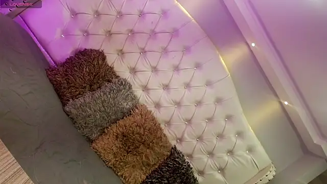 Miranda Collins online show from 10-26-25, 03:56