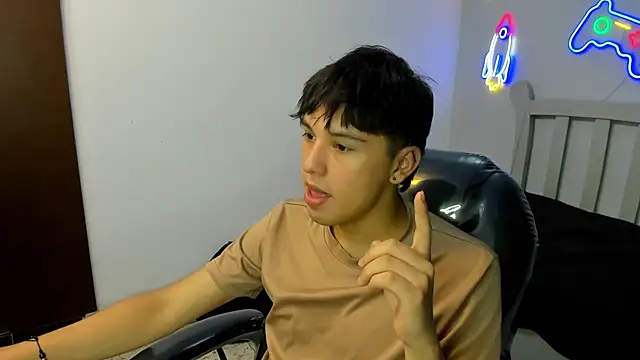 StiwenTwink online show from 11-17-25, 04:13