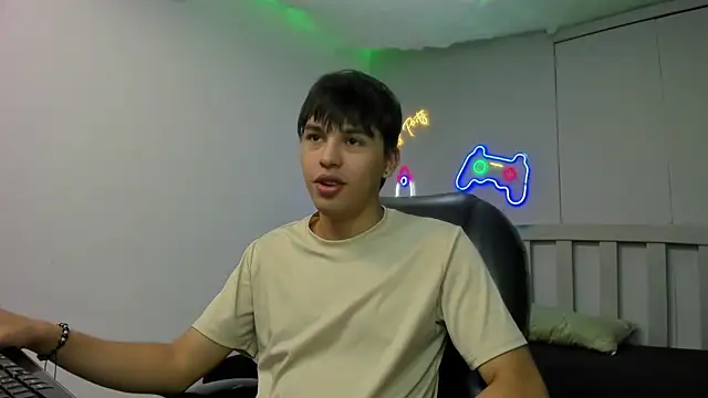 StiwenTwink online show from 12-05-25, 07:43