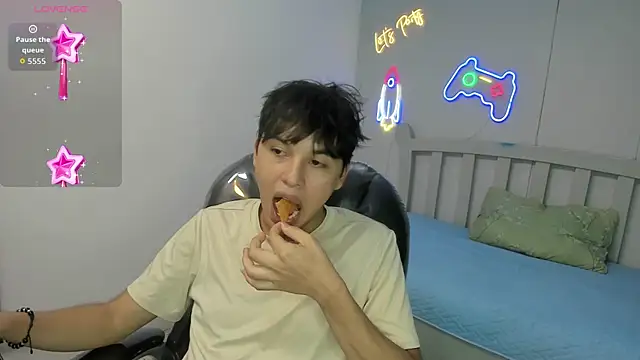 StiwenTwink online show from 12-18-25, 07:31