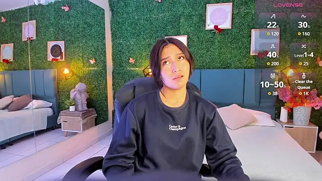 Rubyvixxen  online show from 10-21-25, 03:51