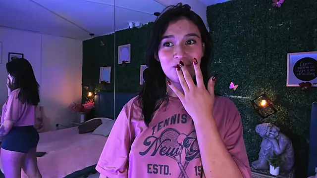 Rubyvixxen  online show from 10-28-25, 03:43