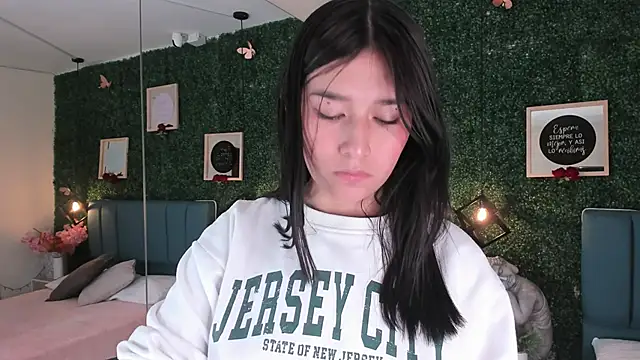 Rubyvixxen  online show from 10-30-25, 03:19