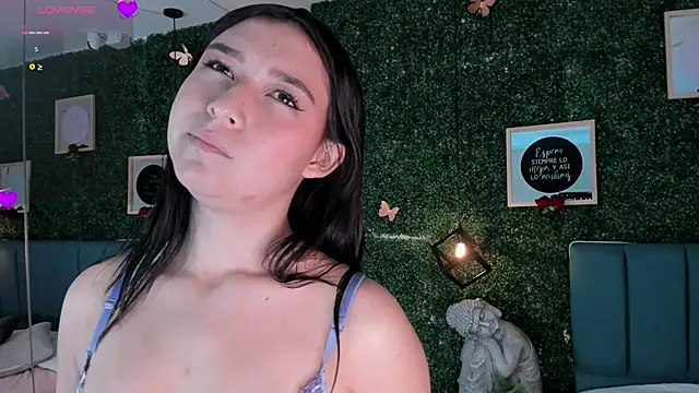 Rubyvixxen  online show from 10-31-25, 03:40